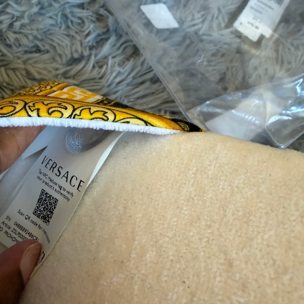 Versace Baroque Medusa Bath Slippers Size M White Gold Greek Key Like New - Picture 4 of 7